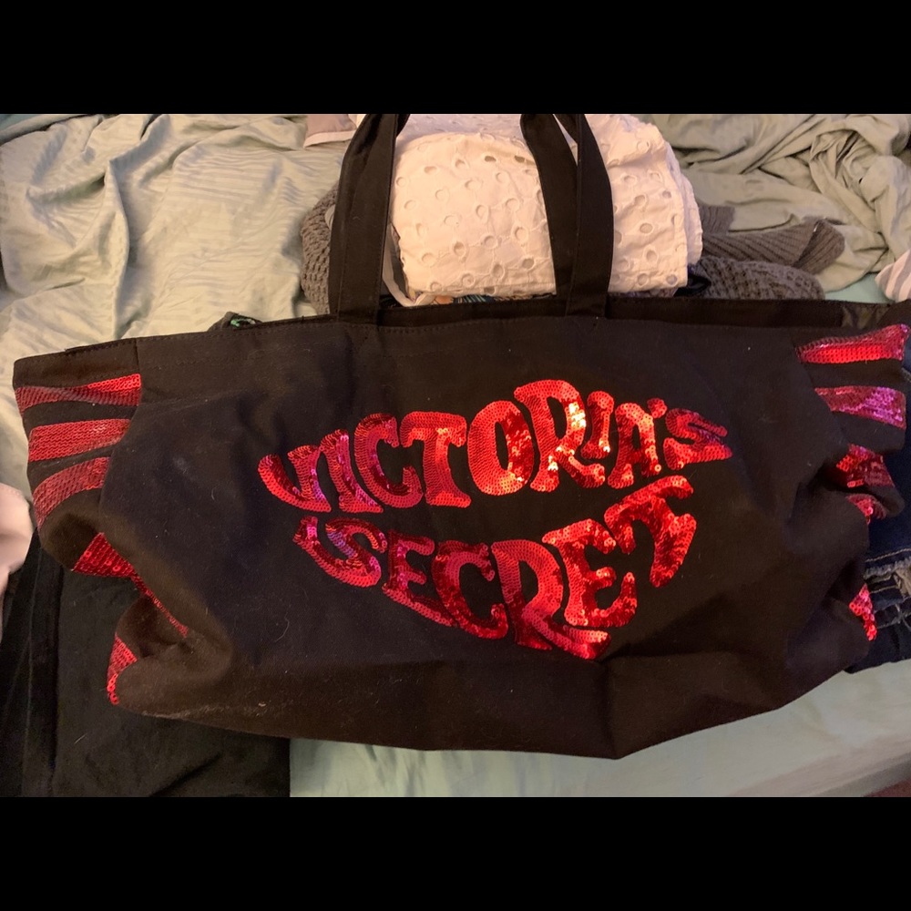 Victoria’s Secret lip sequin tote